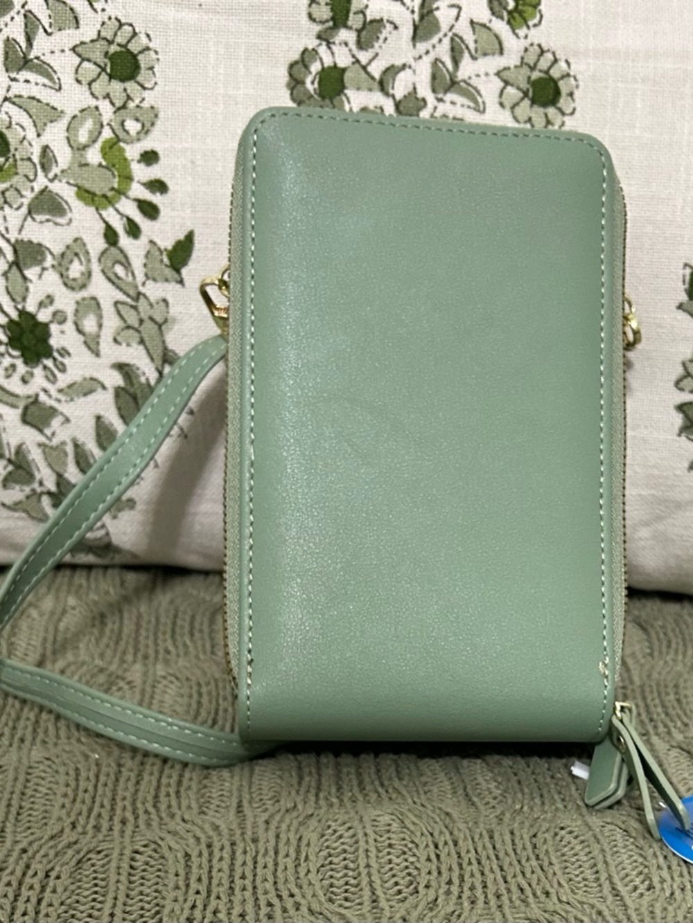 NWT Chic Unlimited Gold Dragonfly 3 Pocket Crossbody Phone Bag -Sage, Size small - Picture 8 of 8
